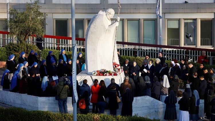 El estado de salud delicado del Papa Francisco: crisis respiratoria y transfusiones en el Hospital Gemelli