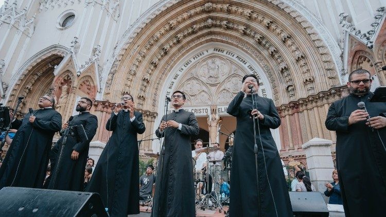 "Los Padrecitos: La música como herramienta de evangelización y fe, según Jorge Montalvo"