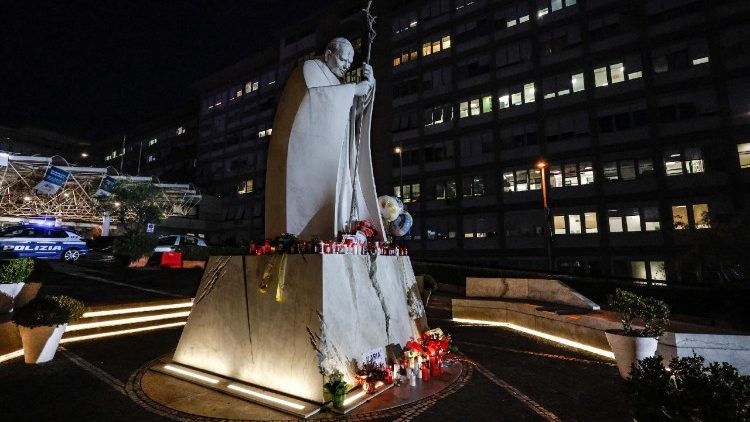 Mejora en la salud del Papa Francisco: retoma las labores y reduce la necesidad de oxígeno