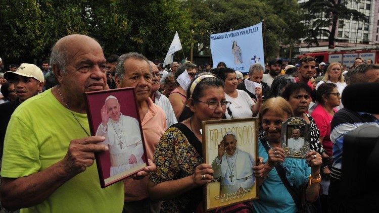 Misa en honor del Papa Francisco en Buenos Aires: Un acto de fe y lucha contra la corrupción