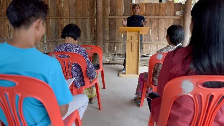 La comunidad católica de Camboya se congrega en apoyo al Papa Francisco en momentos de salud delicada