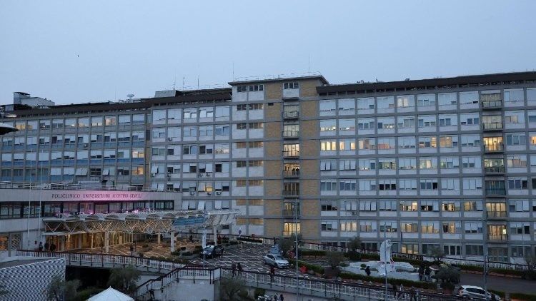 El estado de salud del Papa Francisco: estable en el hospital y sin nuevos broncoespasmos
