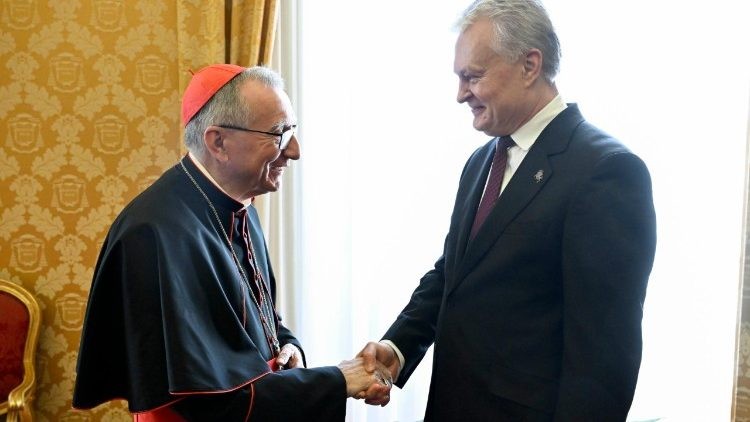 El presidente de Lituania y el Secretario de Estado del Vaticano debaten sobre la paz en Ucrania durante una peregrinación en Roma