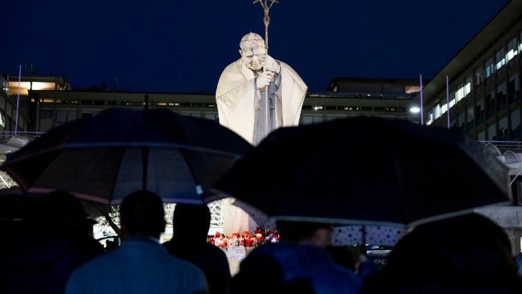 El Papa Francisco: Dos episodios de insuficiencia respiratoria aguda por acumulación de mucosidad