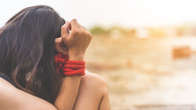 La economía sumergida en España: cómo afecta a la igualdad laboral de las mujeres
