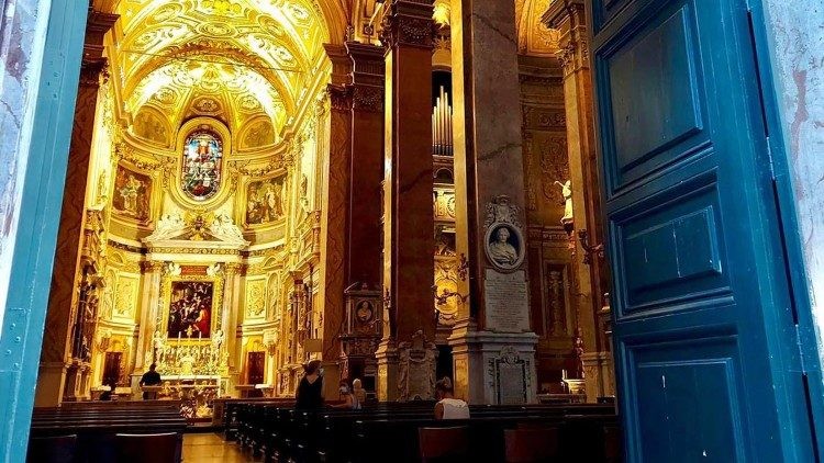 Misa internacional en Roma: Los embajadores de 20 países oran por la salud del Papa Francisco