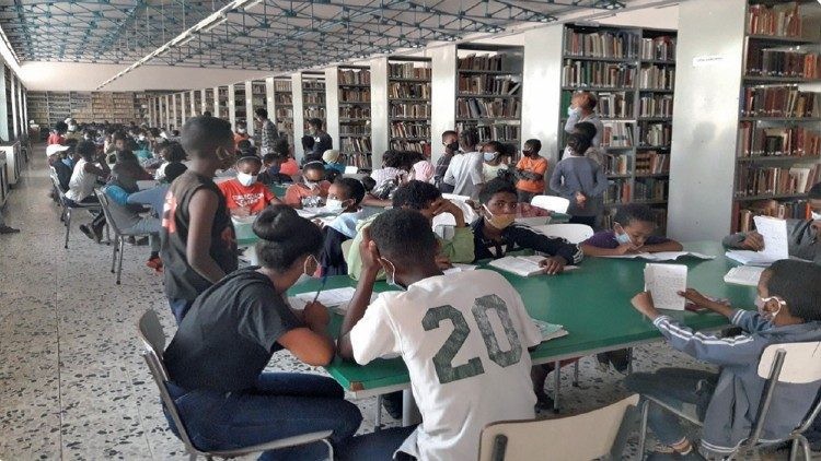 Los Padres Pavonianos fomentan la inclusión de los estudiantes sordos en Burkina Faso y Eritrea