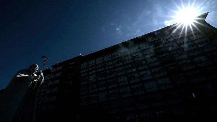 El Papa Francisco retoma labores desde el Policlínico Gemelli a pesar de su estado de salud