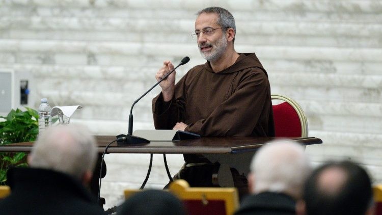 La influencia del Papa se siente en los ejercicios espirituales de Cuaresma, a pesar de su ausencia física