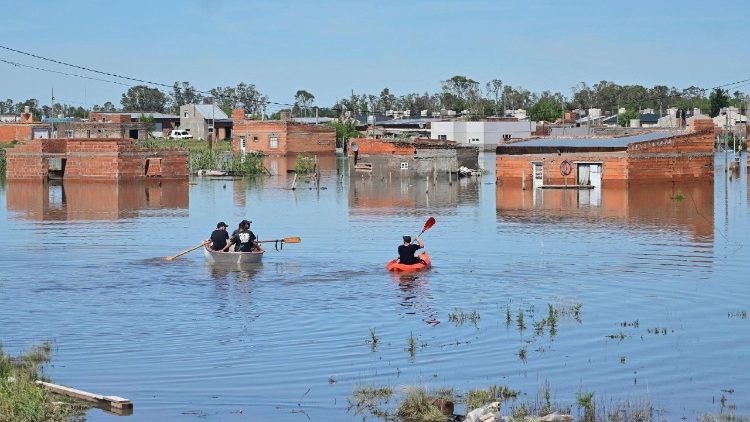 El Papa Francisco muestra solidaridad con las víctimas de las inundaciones en Bahía Blanca, Argentina