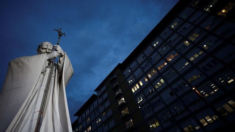 El Papa Francisco: Proceso de recuperación estable y compromiso espiritual durante su hospitalización