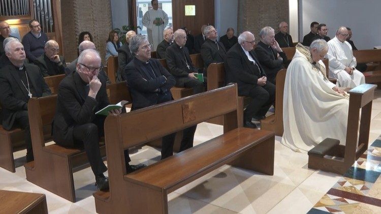 El cardenal Zuppi llama a la paz y a la unidad en Europa, apoyando al Papa Francisco hospitalizado