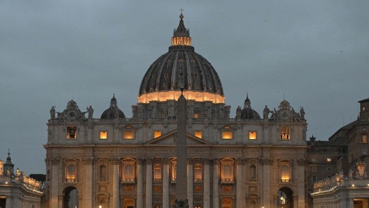 La Estación Cuaresmal: La Basílica de San Pedro exhibe la reliquia de la lanza de Longino en un antiguo rito