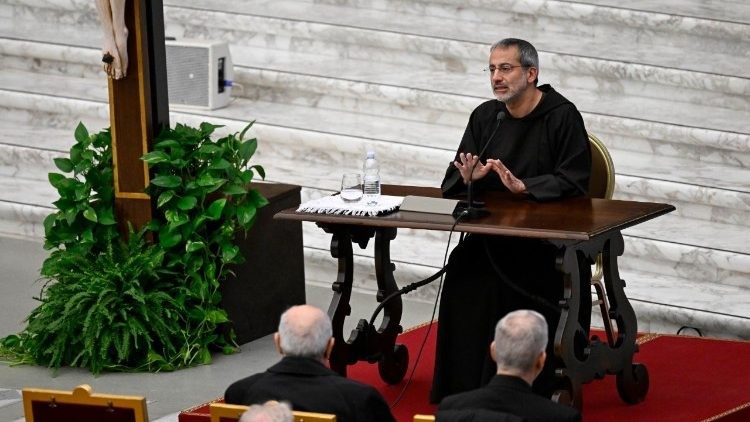 El padre Roberto Pasolini inicia prédicas de Cuaresma en el Vaticano centradas en la esperanza de una vida nueva