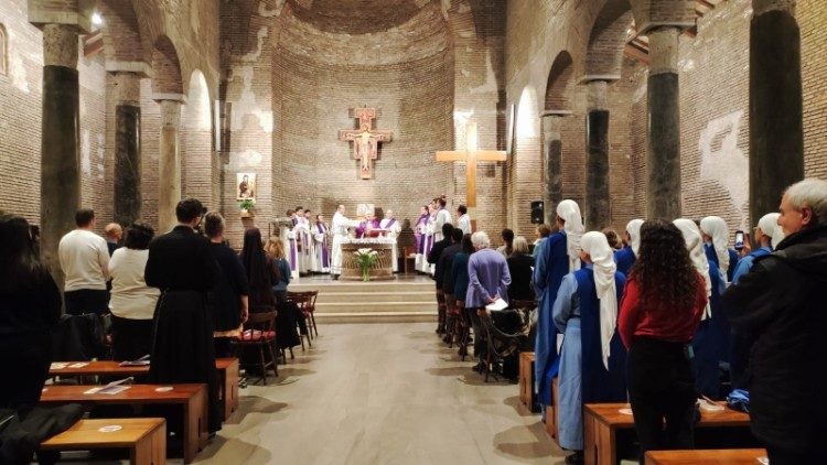 La Comunidad de Taizé organiza una oración ecuménica en Roma en solidaridad con el Papa y los enfermos
