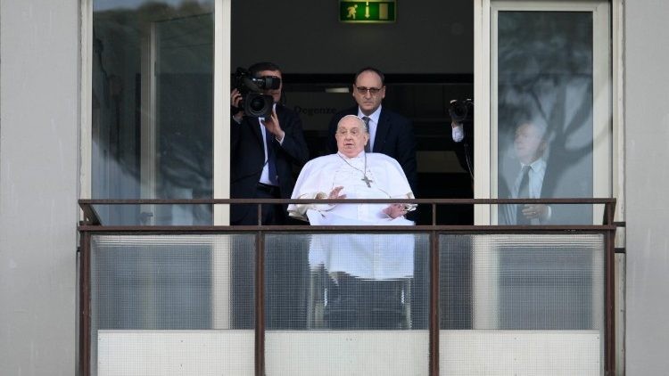 El Papa Francisco recibe el alta tras 38 días de hospitalización: agradece el apoyo de los fieles