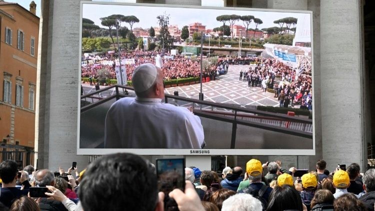 El Papa vuelve a Santa Marta y sacude el tablero vaticano