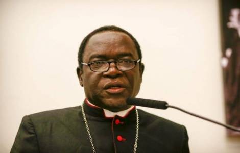 La democratización del desarrollo fortalece la democracia, afirma el Obispo Kukah de Nigeria