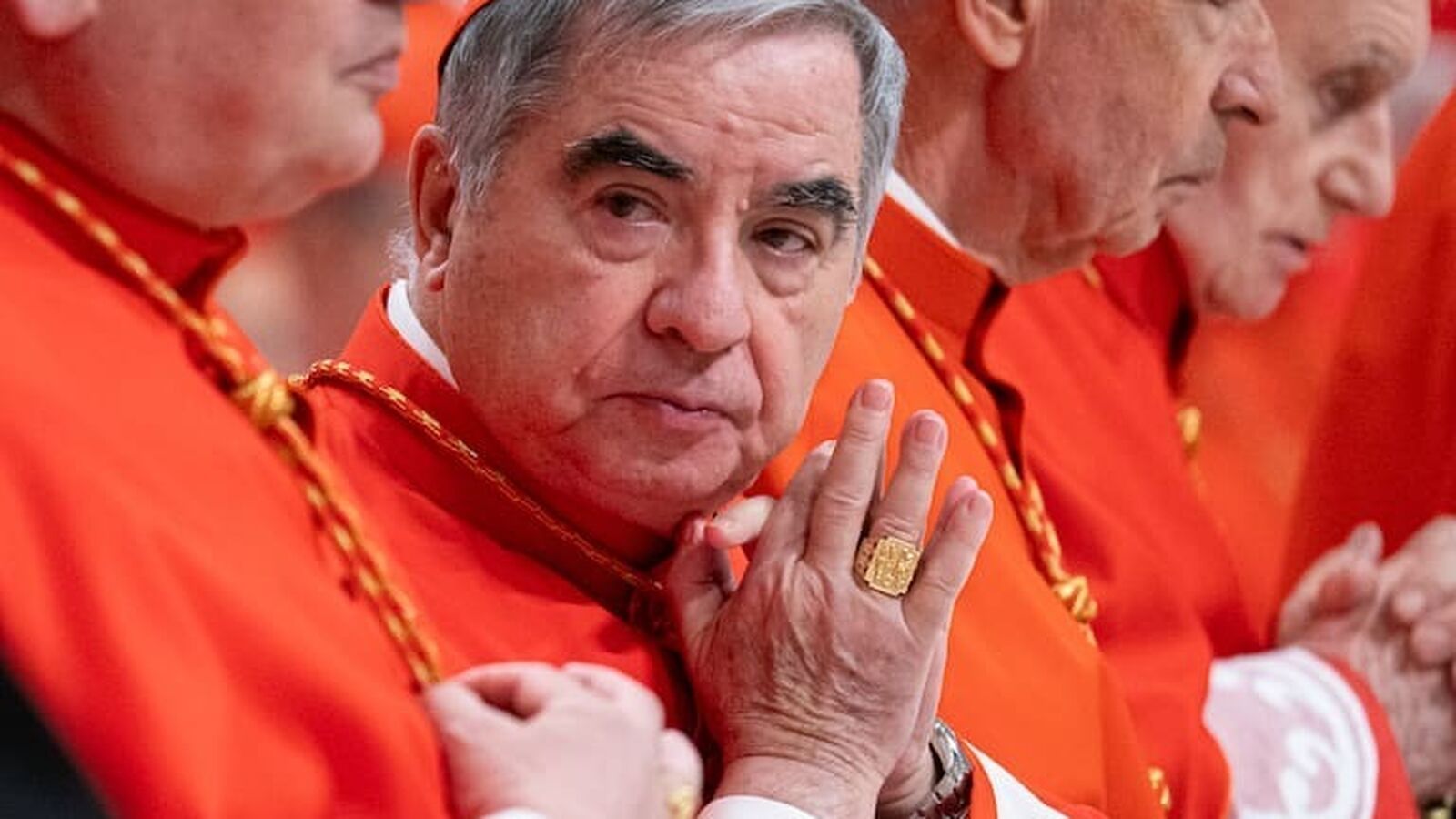 Becciu exige rectificaciones a Religión Digital