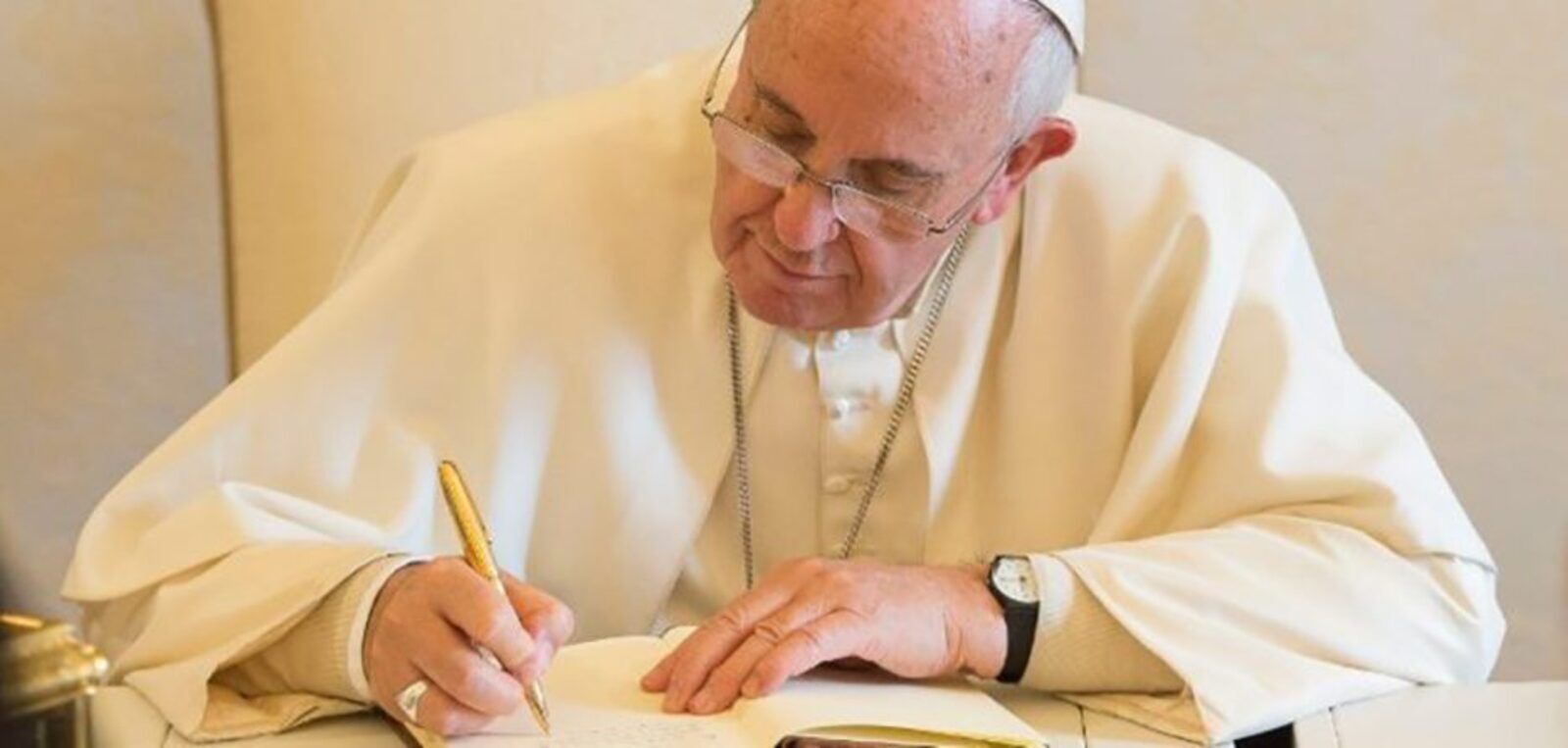 El Papa León XIV abre su primer consistorio extraordinario con la vista puesta en Francisco