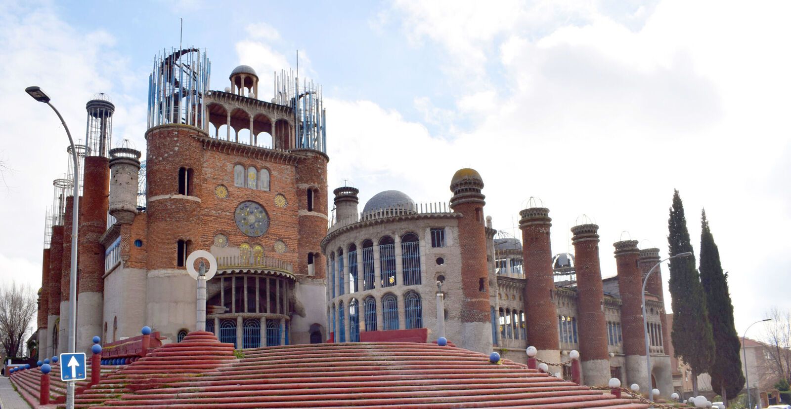 La «catedral de Justo» permanece cerrada por falta de licencia municipal