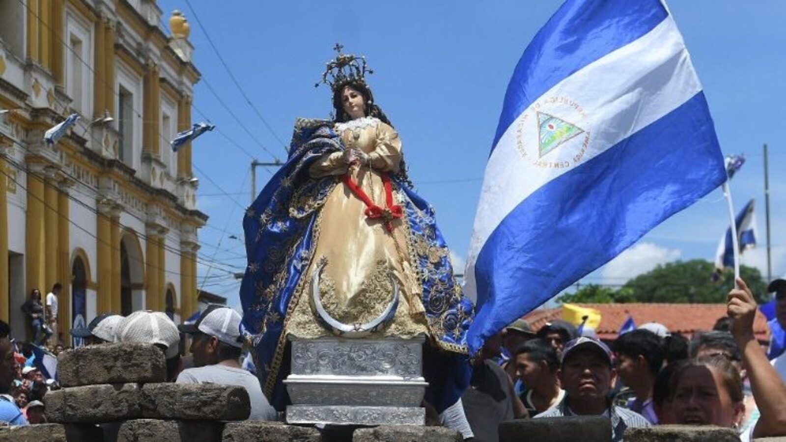 La dictadura nicaragüense prohíbe miles de procesiones y vigila a sacerdotes