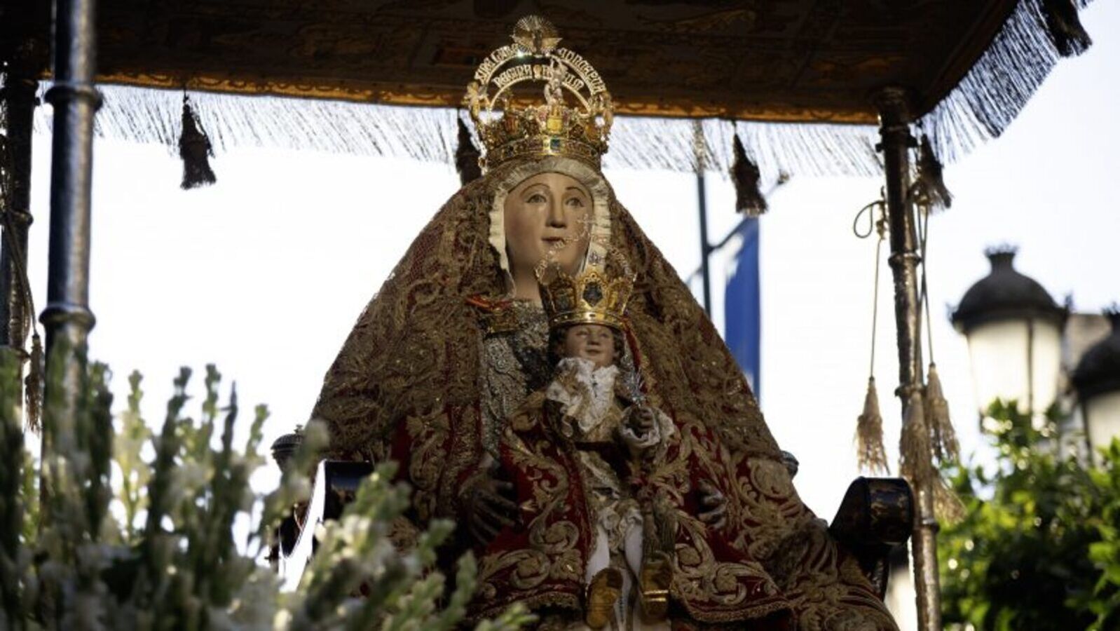 La Virgen de los Reyes vuelve a recibir a los fieles este Miércoles de Ceniza