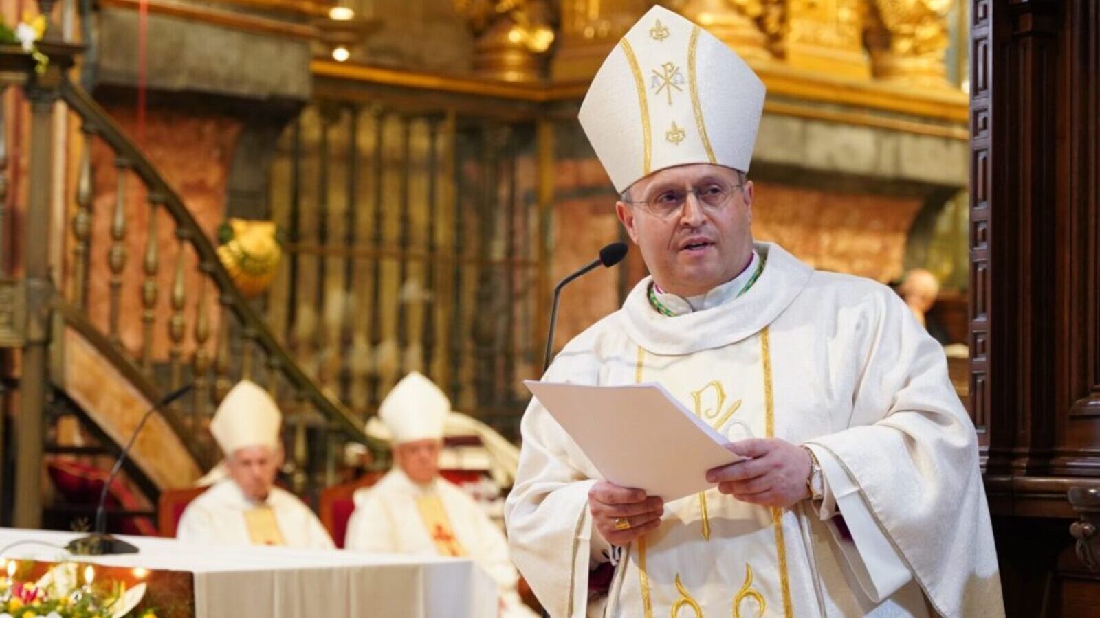 Santiago celebra el final de la Novena a la Virgen de la Soledad con el arzobispo Prieto