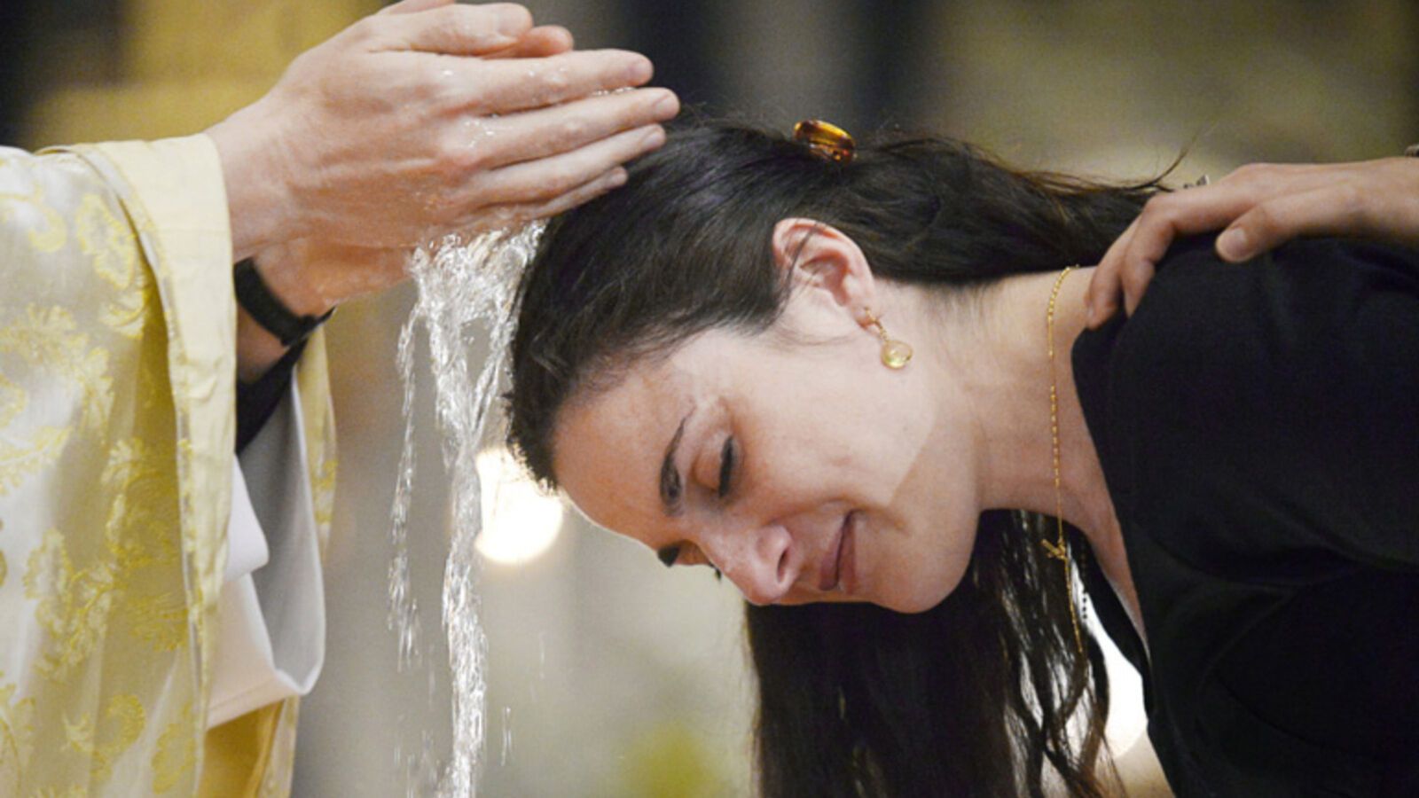 Más de 20.000 adultos se bautizarán en Francia: crece la fe entre los jóvenes