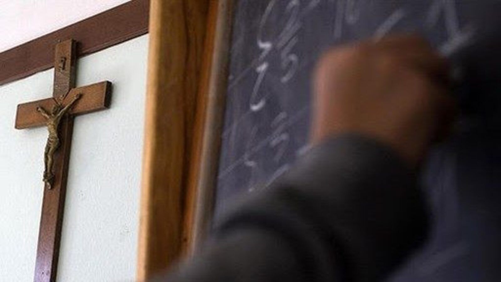 Sumar propone sacar la Religión del horario escolar y llevarla a extraescolares