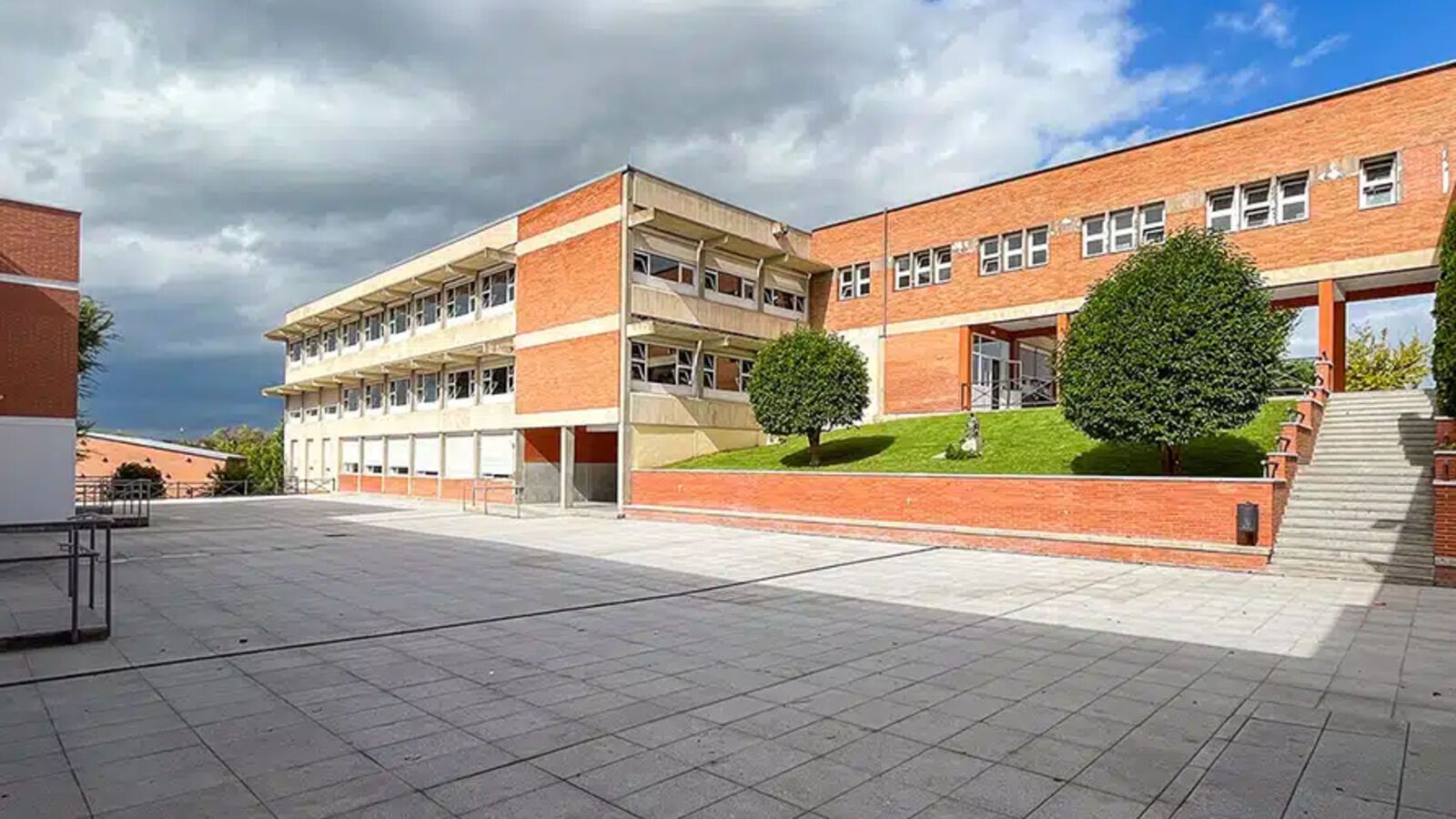 Apartan a un profesor vinculado al Opus Dei en Madrid tras una denuncia por abusos