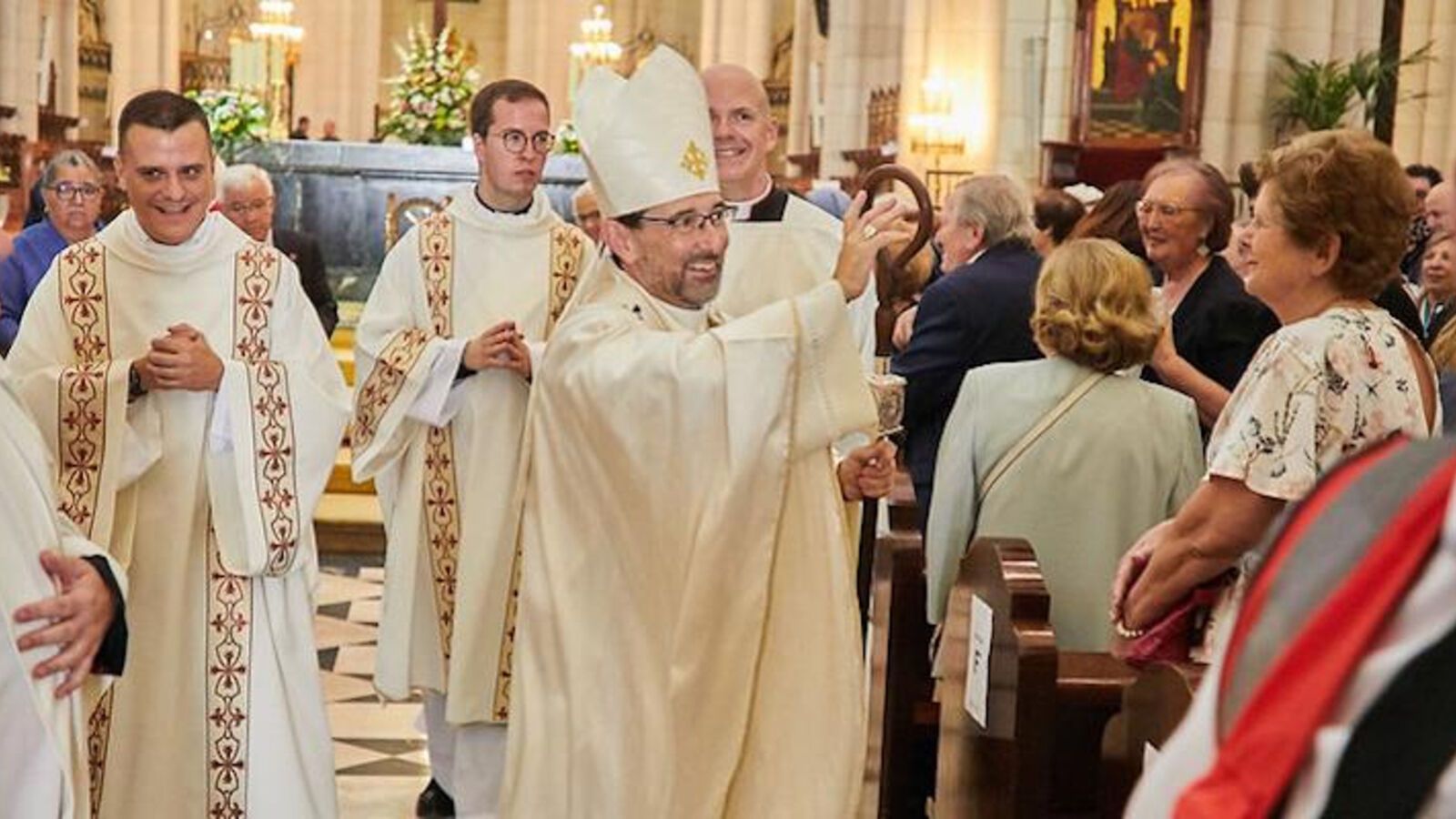 En plena intervención de Cobo, la líder de las Hijas del Amor Misericordioso alerta de ataques espirituales