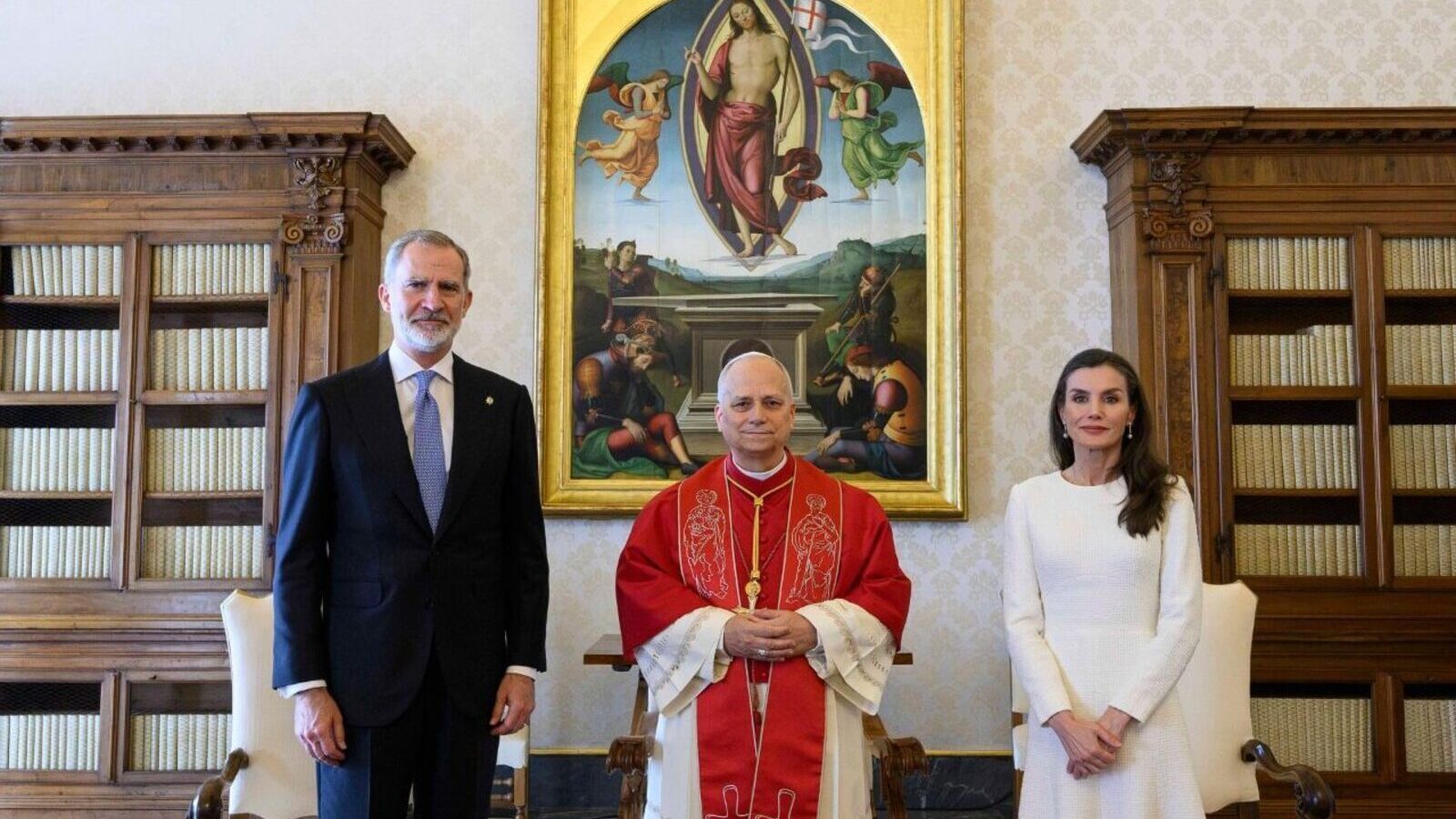 Polémica por Letizia en el Vaticano: críticas por no llevar la mantilla