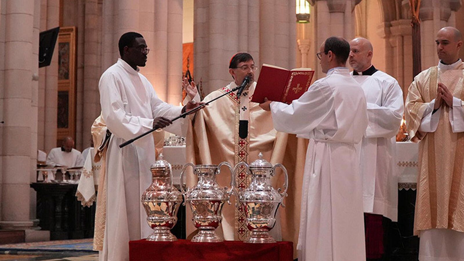 Cobo: “La unción no es para nosotros, es para los pobres y los heridos”