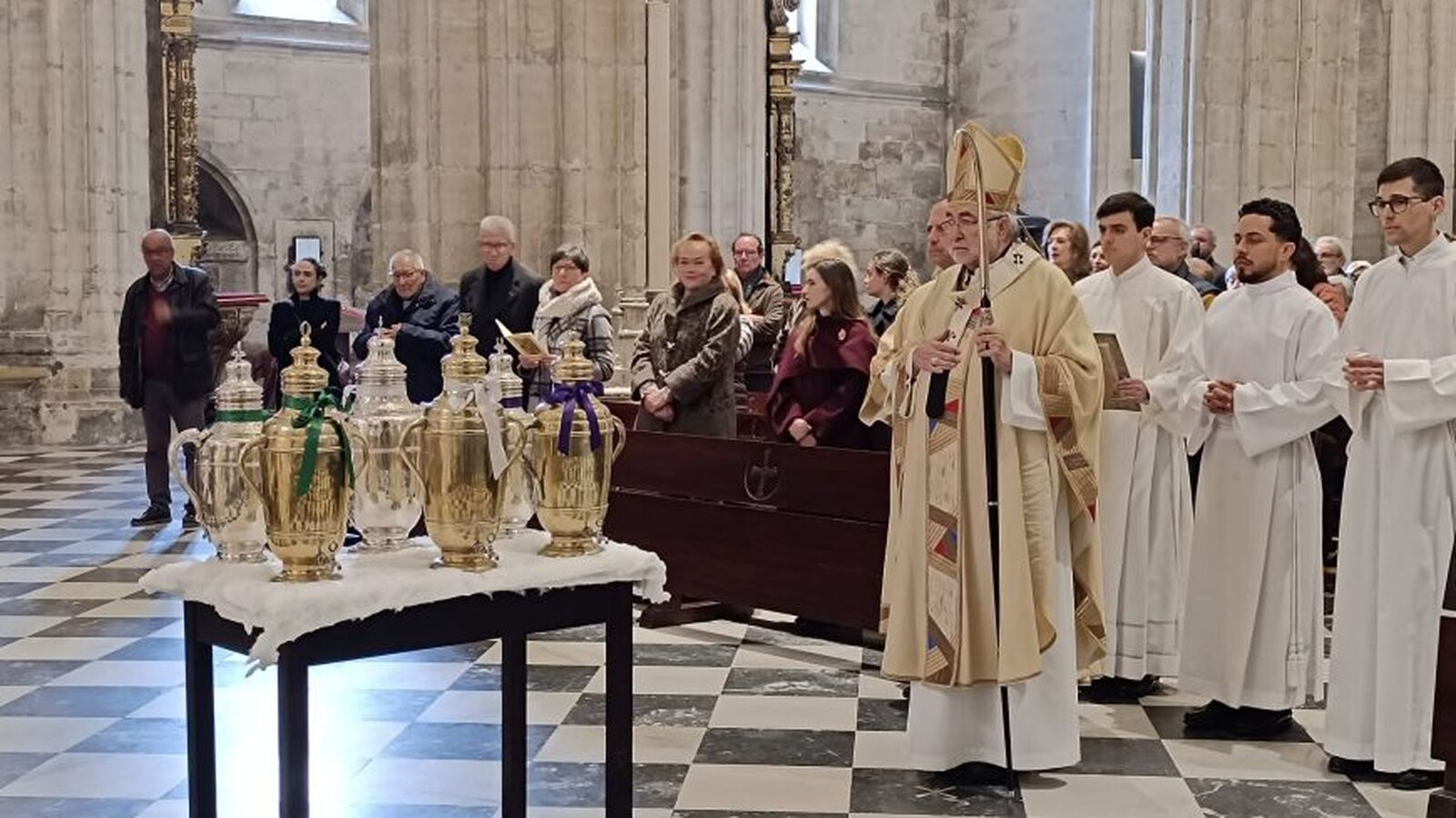 El arzobispo de Oviedo: “El mundo necesita a Dios como bálsamo en sus heridas”