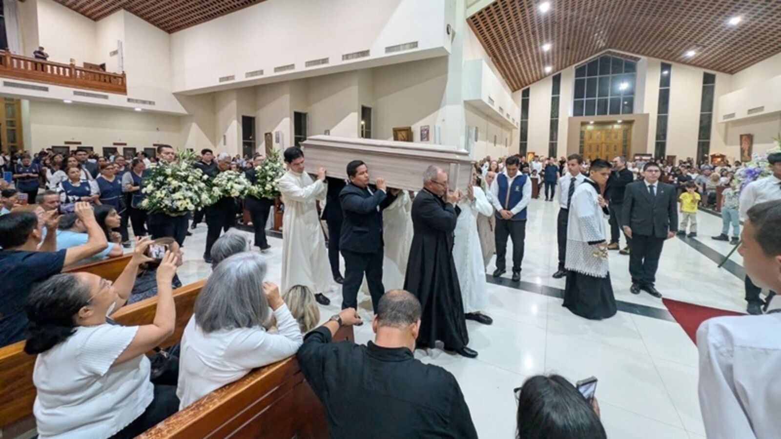Tragedia en Ecuador: dos sacerdotes mueren tras salvar a monaguillos de ahogarse