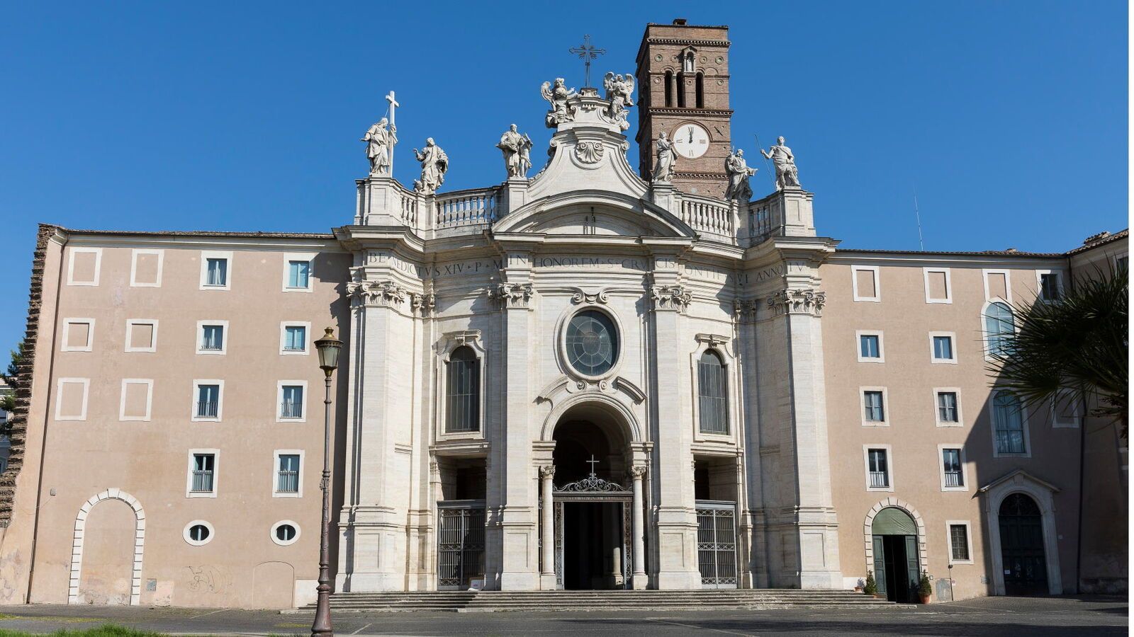 Guardias civiles evitan un robo en iglesia romana con reliquias de Cristo