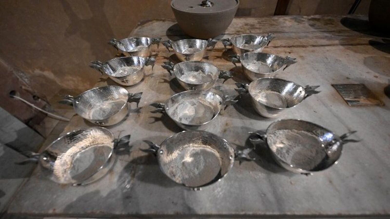 Saiz Meneses dispensa del ayuno y de la abstinencia del Viernes Santo en Sevilla