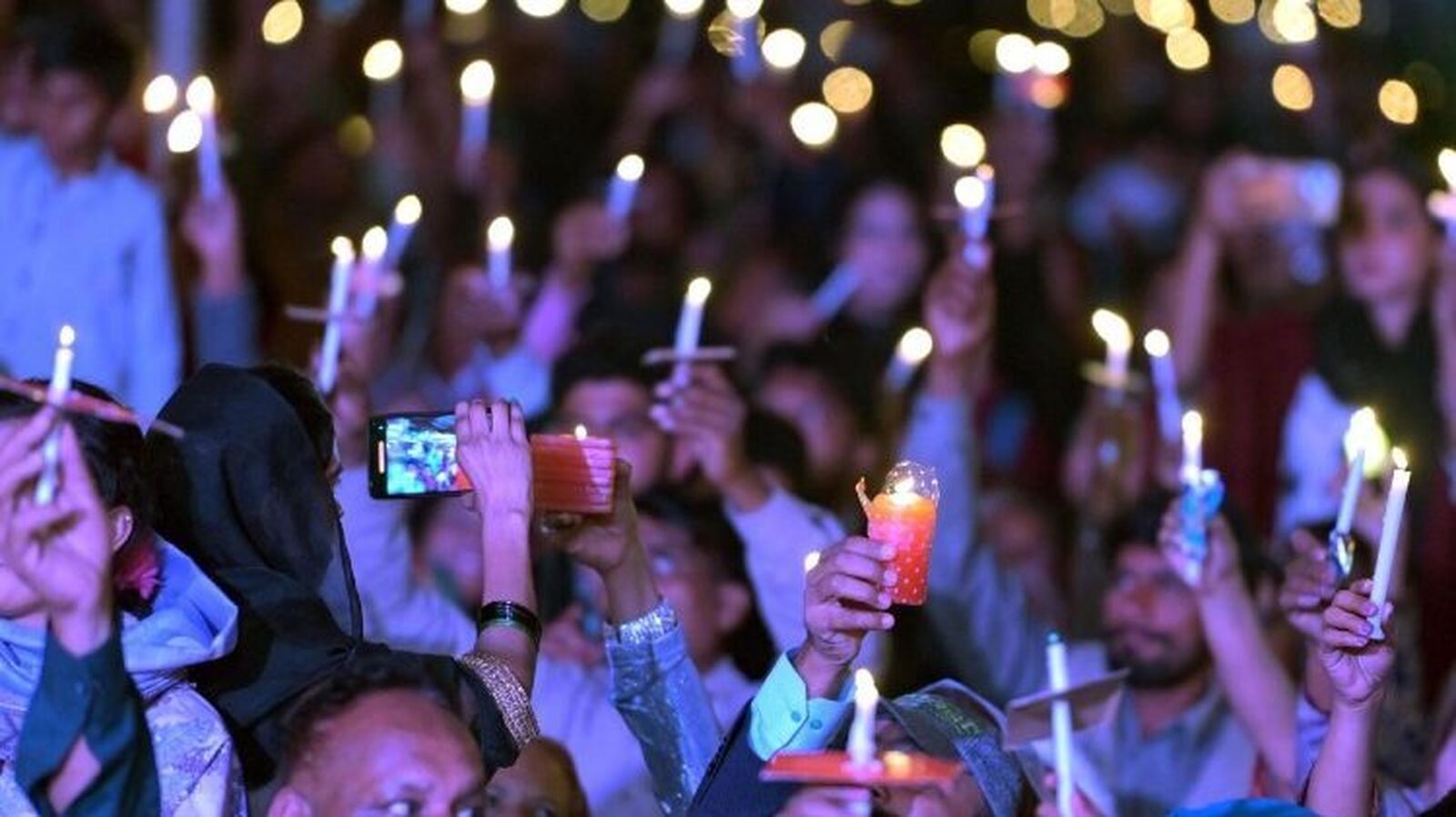 Un camión irrumpe en una procesión de Pascua en Pakistán: un muerto y más de 60 heridos