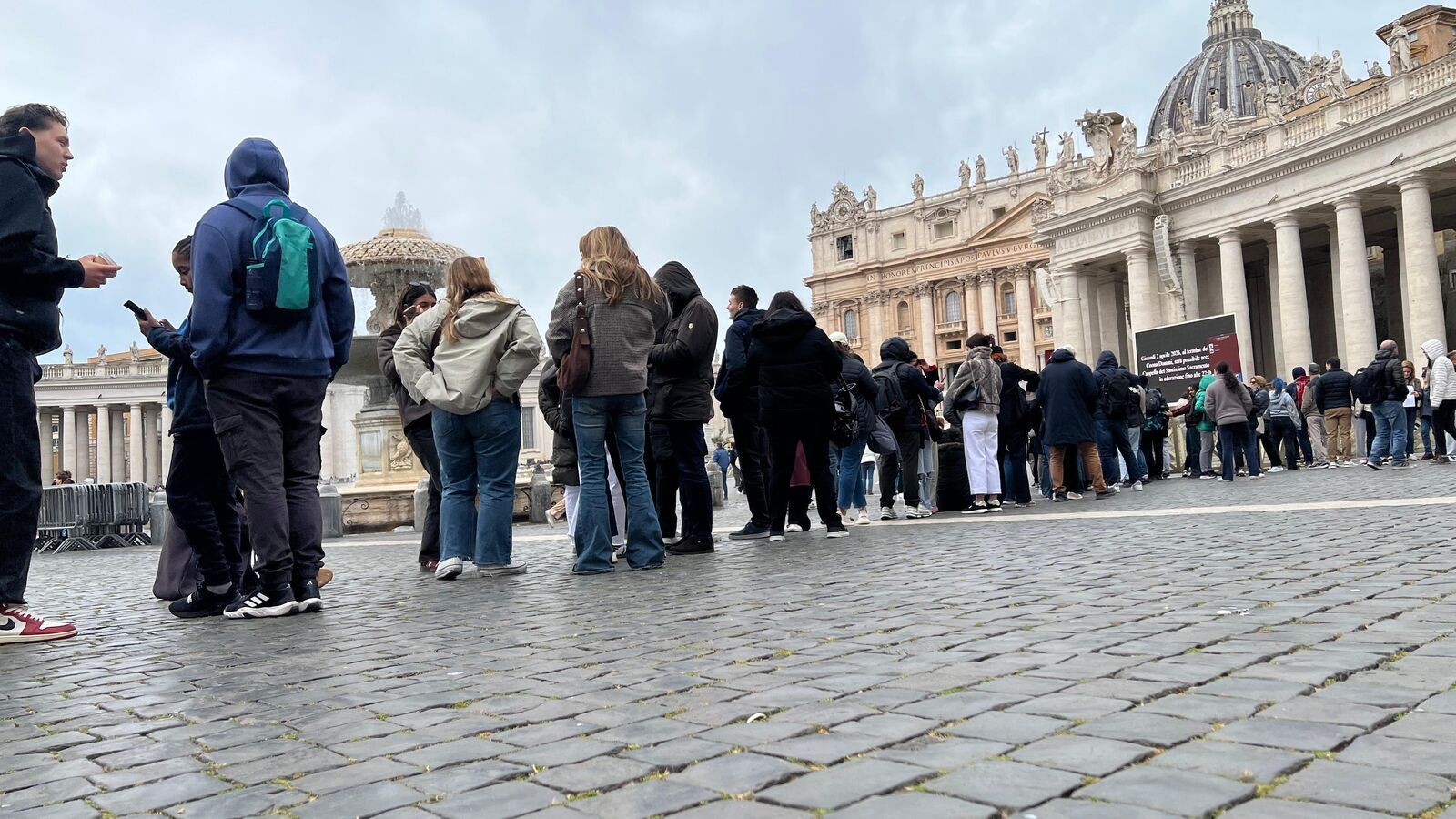 Malestar por el caos en la entrega de las entradas del Vaticano en plena Semana Santa