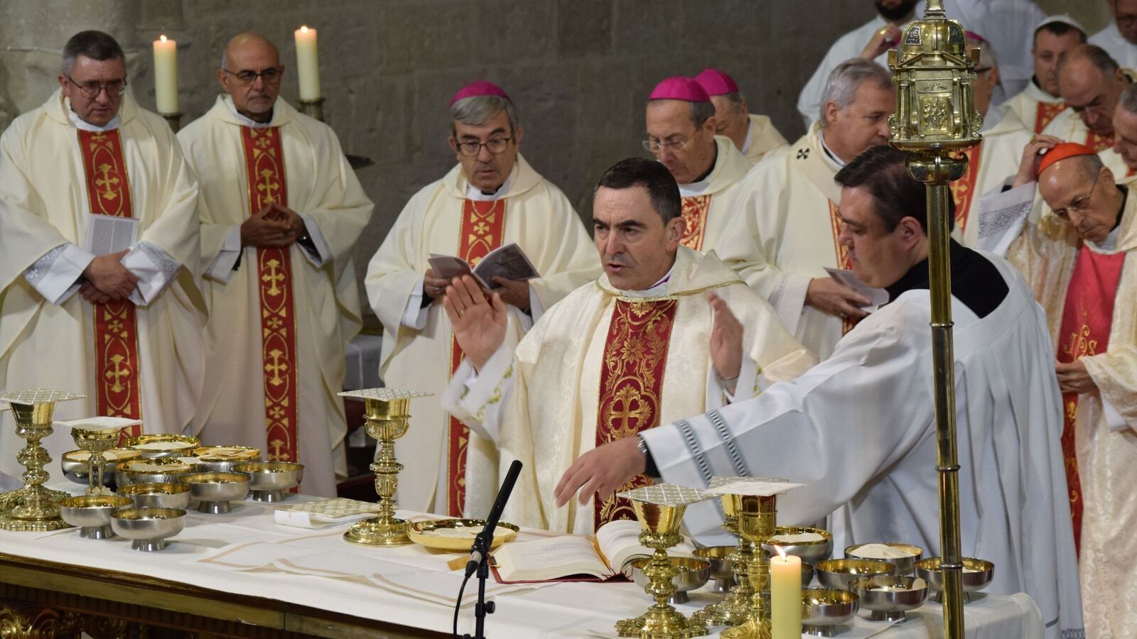 El obispo de Palencia llama a amar “hasta que duela” en su homilía de Jueves Santo
