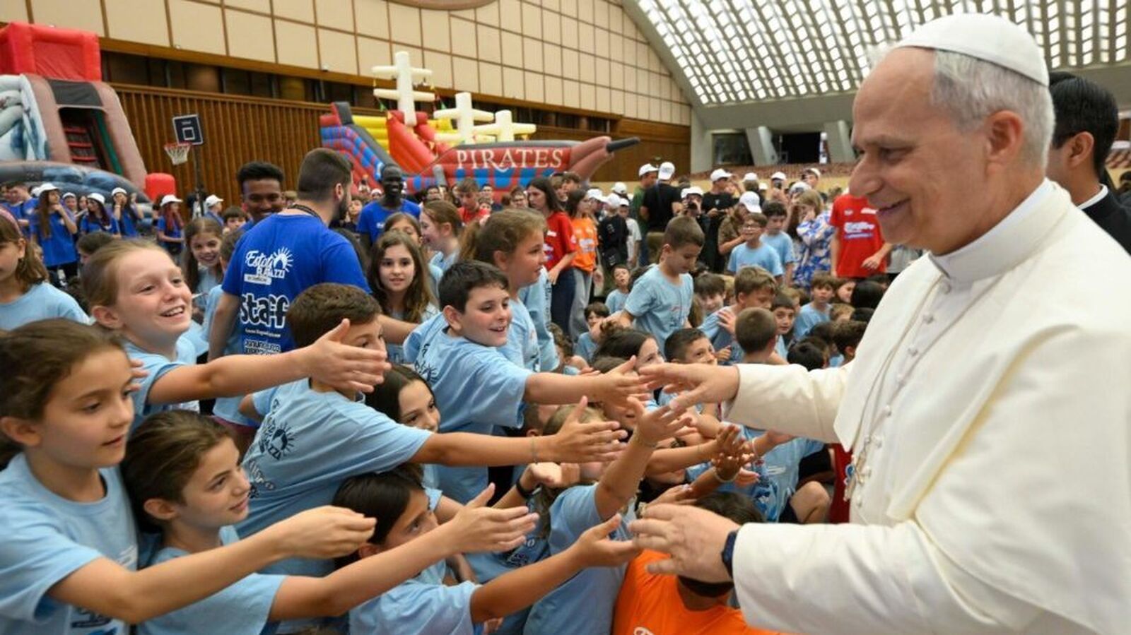 El Papa pide a los docentes ayudar a los jóvenes a expresar su dolor interior