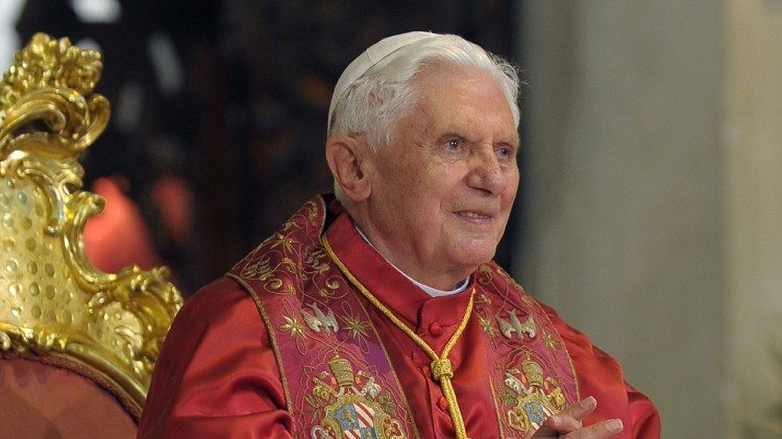 El fiscal vaticano reaviva la polémica sobre la renuncia de Benedicto XVI