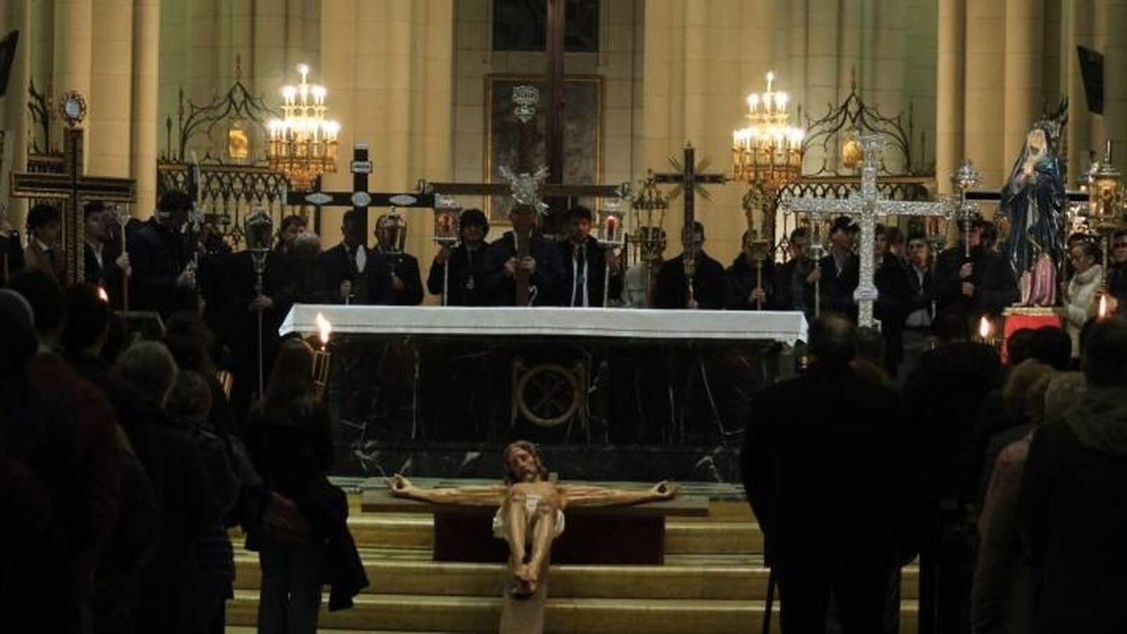 Madrid celebra un Vía Crucis centrado en las víctimas de la guerra y la violencia