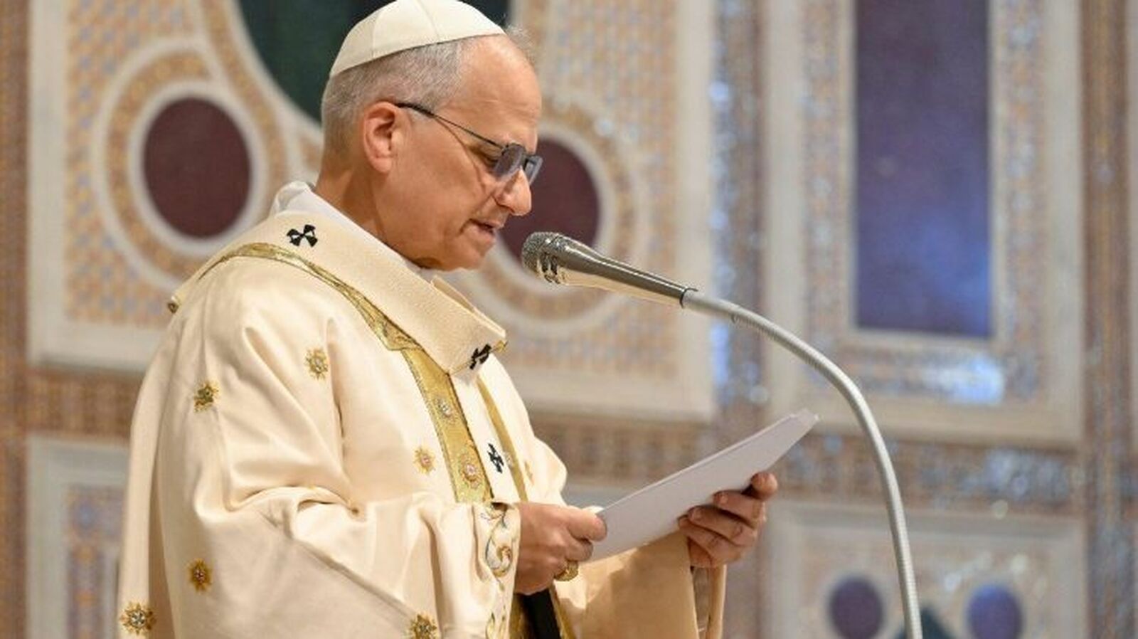 León XIV llevará la cruz en todo el Vía Crucis del Coliseo por primera vez en más de 60 años