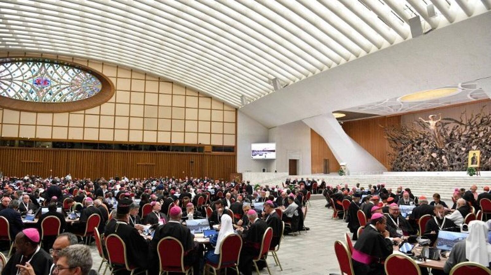 Un informe sinodal abre debate sobre Iglesia y comunidad LGBTQ