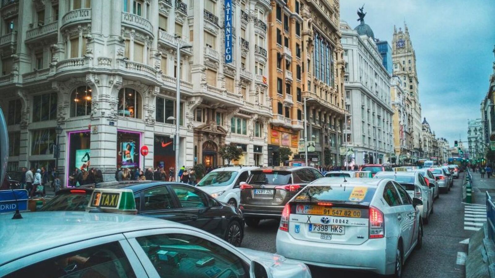 Uno de cada tres madrileños deja el coche en la llegada del Papa a Madrid