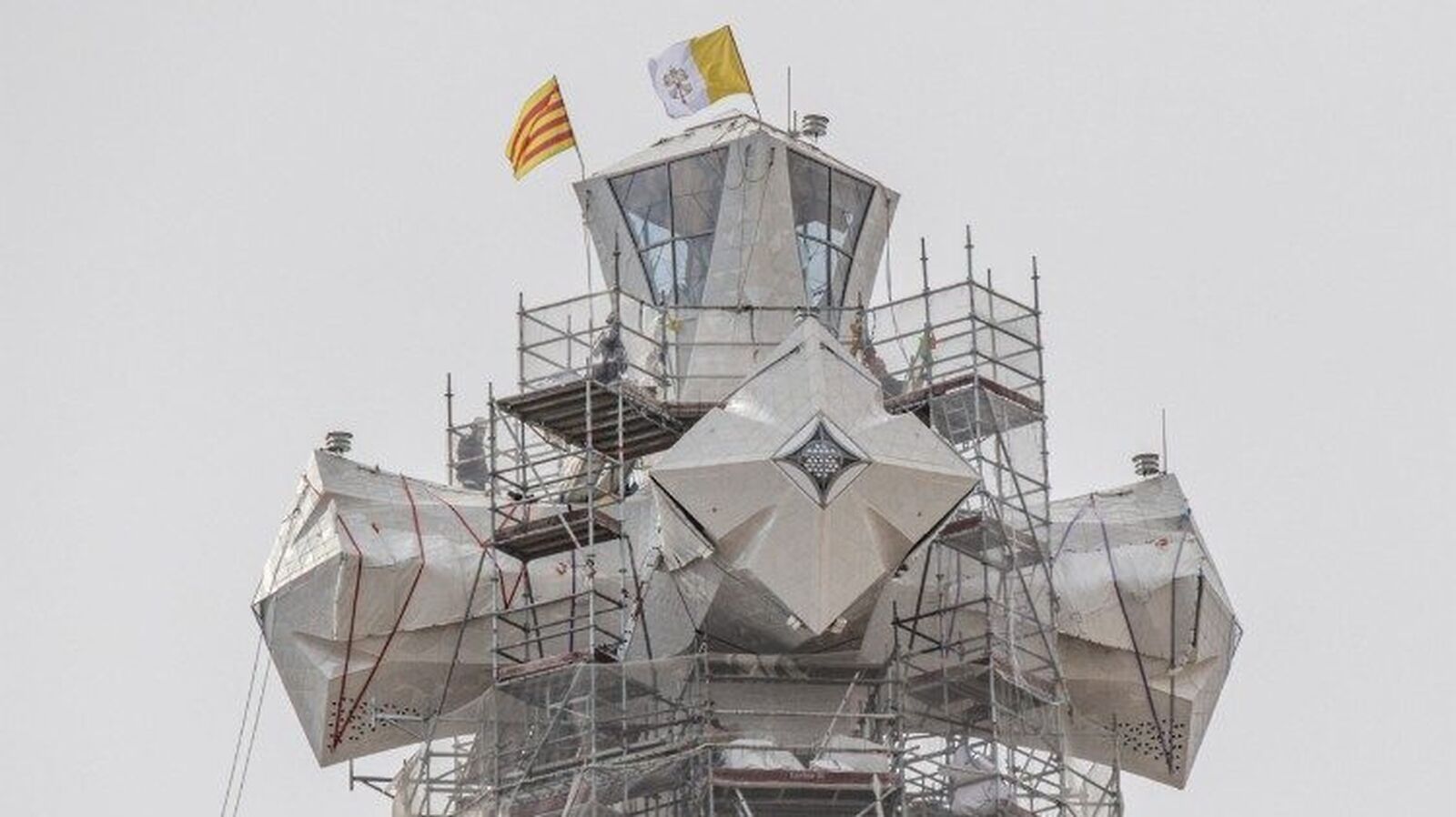 Puigdemont carga contra el uso del español en la visita de León XIV a Barcelona