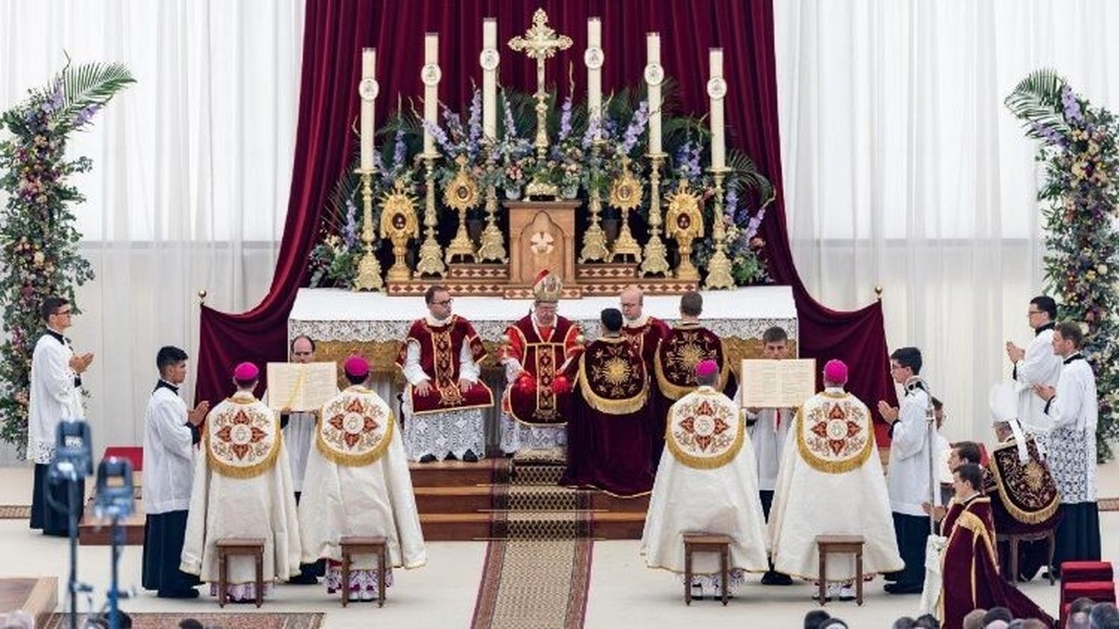 La FSSPX recurre la excomunión y paraliza el decreto vaticano temporalmente