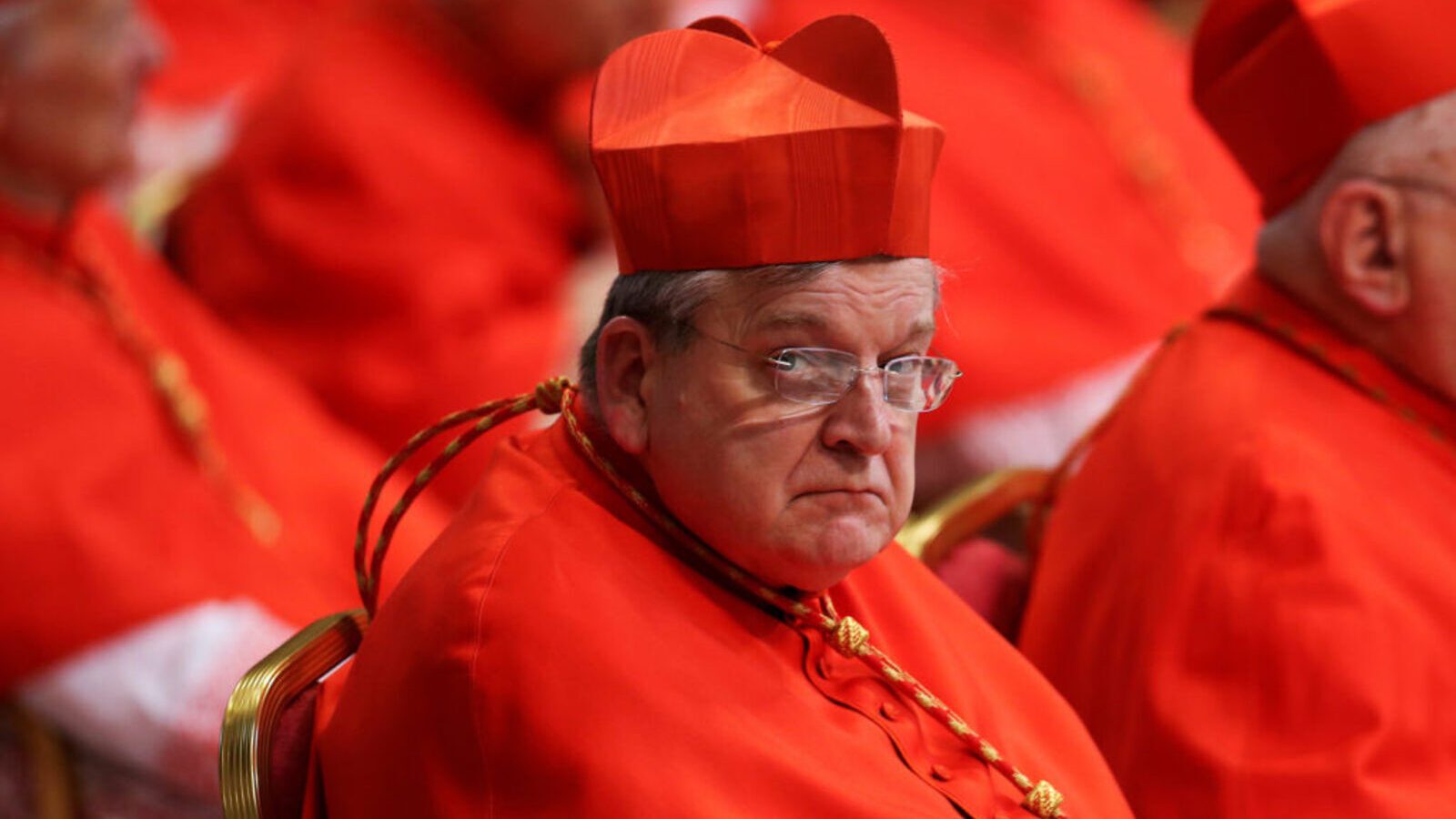 Burke defiende que los fieles puedan cuestionar los comentarios del Papa